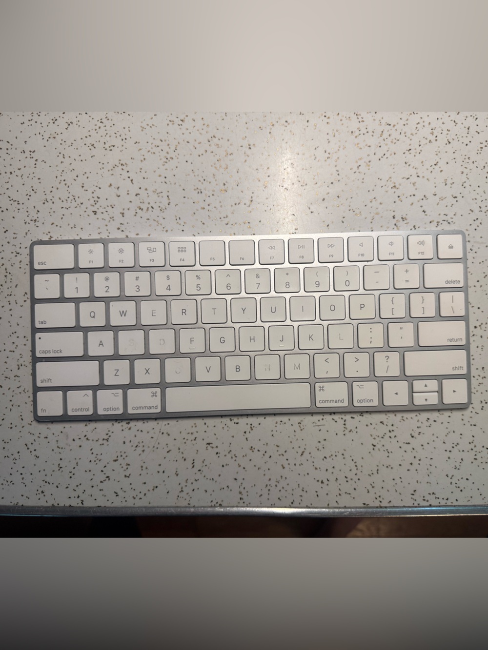 Apple Magic Keyboard - Picture 1 of 2